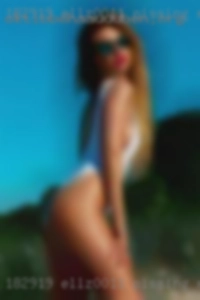ellz0011 pissing nude